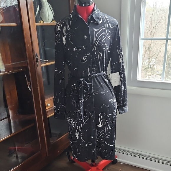 Chic Black and White Swirl Dress LuLaRoe Ellie Small NWT - Picture 1 of 5